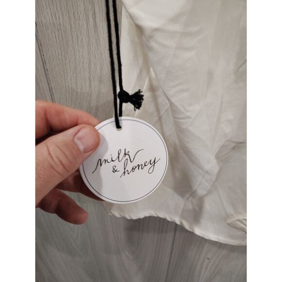 MILK & HONEY Ivory cap sleeve with ruffles blouse top Size S Feminine - Picture 6 of 10